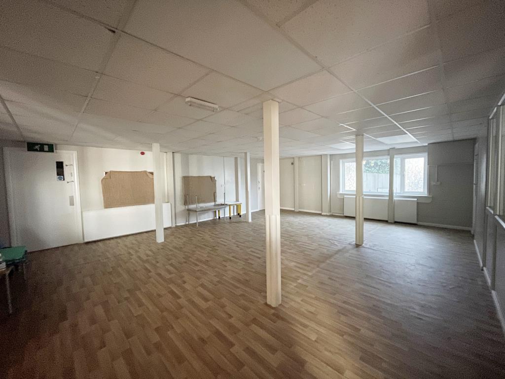 Lot: 121 - VACANT FORMER NURSERY WITH POTENTIAL FOR ALTERNATIVE SCHEME - Classroom two with toilets